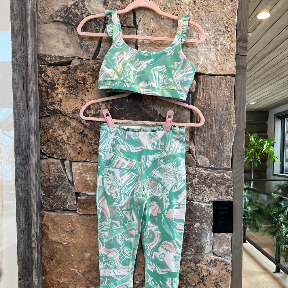 IVL Collective Sports Bra and leggings set Size 4